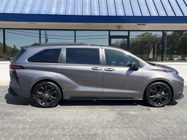 Used 2022 Toyota Sienna XSE image 11