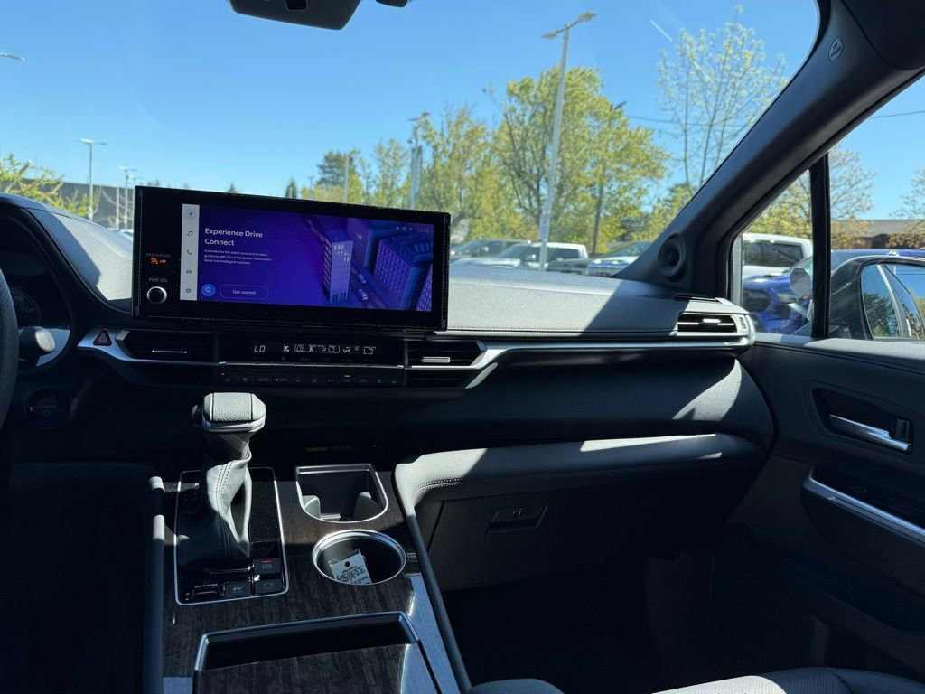 Used 2025 Toyota Sienna Platinum image 25