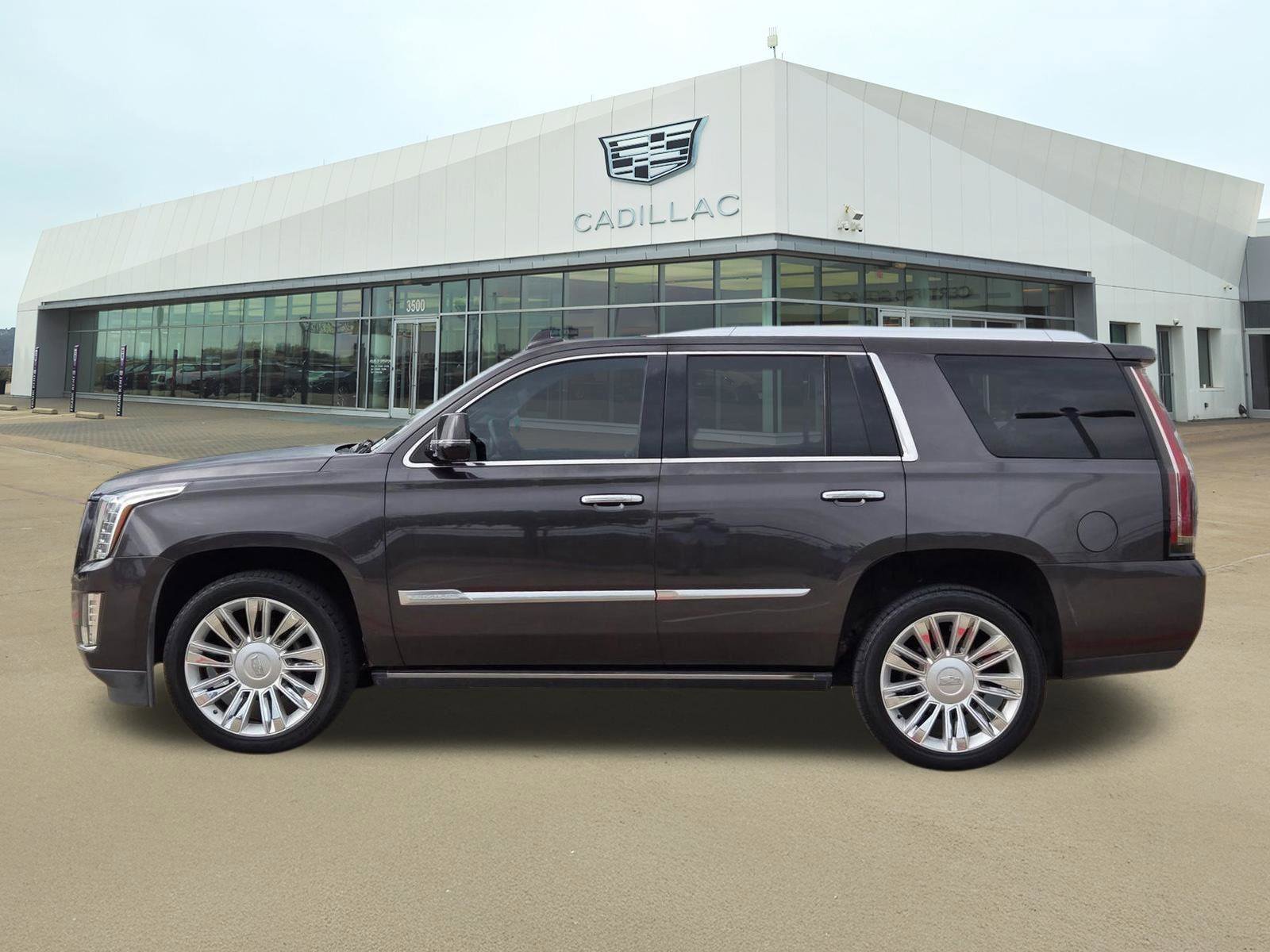 Used 2016 Cadillac Escalade Platinum AWD/4WD image 3