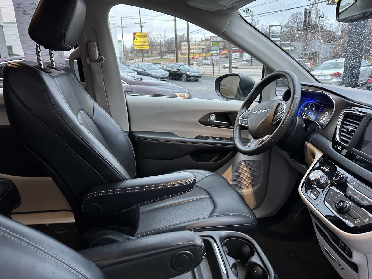 Used 2020 Chrysler Voyager Lxi FWD image 9