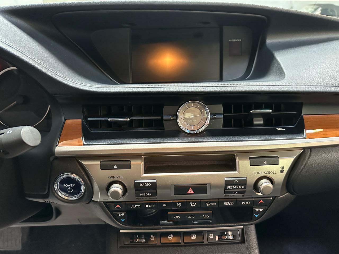 Used 2013 Lexus ES 300h w/ Luxury Pkg FWD image 18
