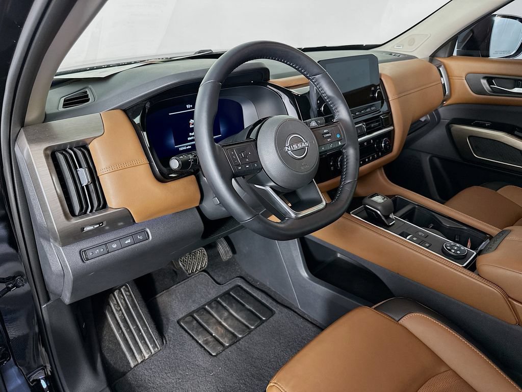 Certified 2025 Nissan Pathfinder Platinum w/ Black Appearance Package AWD/4WD image 16
