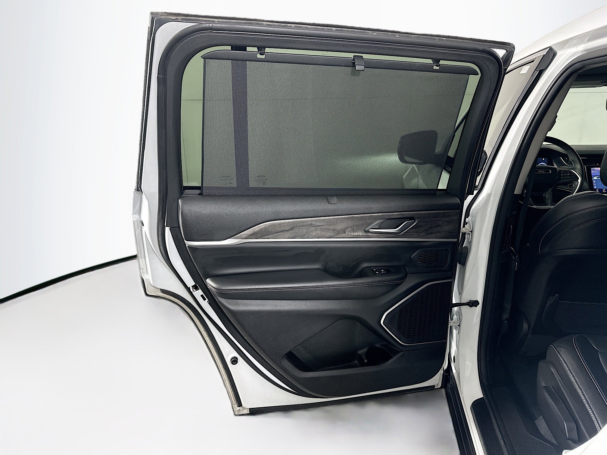 Used 2023 Jeep Grand Cherokee L Limited w/ Luxury Tech Group II image 27