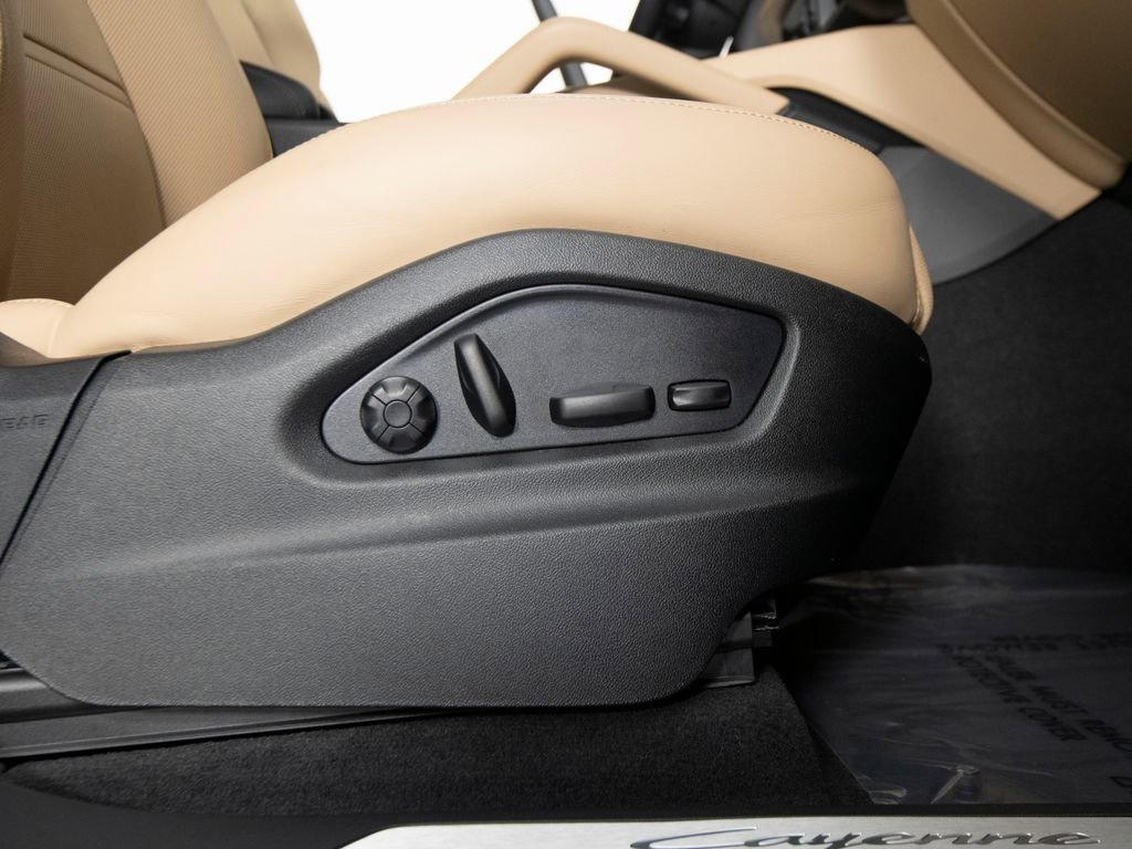 Certified 2025 Porsche Cayenne Coupe image 35