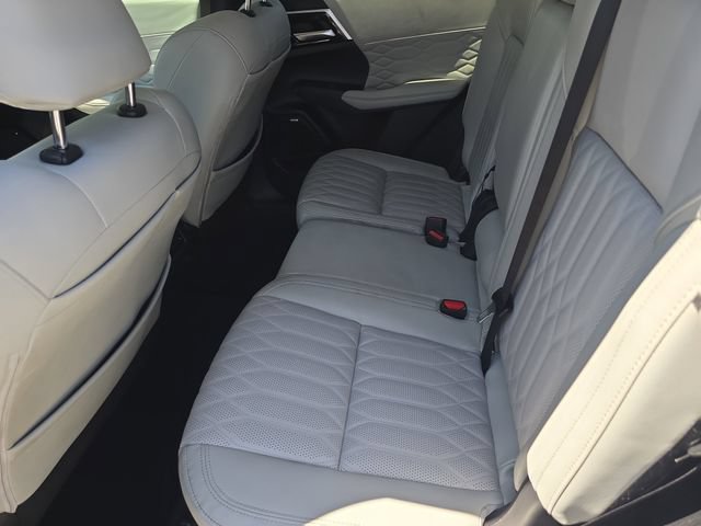 Used 2025 Mitsubishi Outlander SEL FWD image 17
