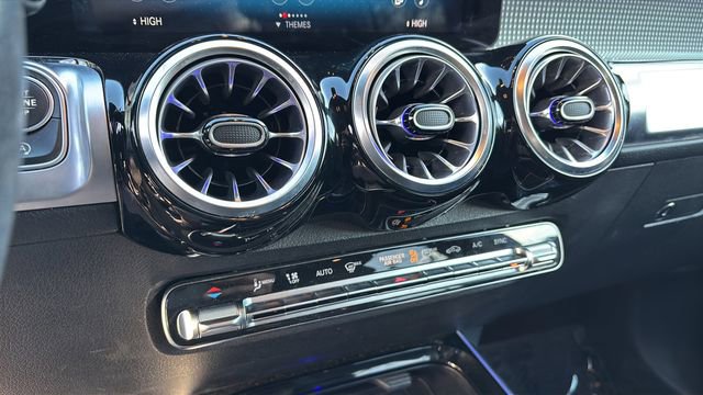 Used 2022 Mercedes-Benz GLB 250 GLB 250 image 31