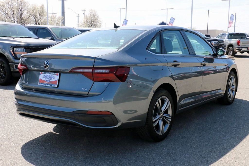Used 2024 Volkswagen Jetta SE image 5