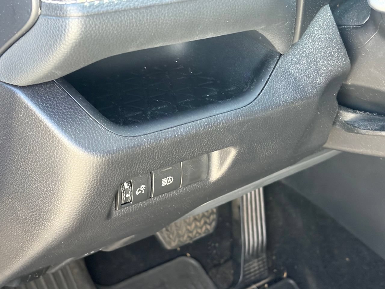Used 2025 Toyota RAV4 XLE FWD image 8