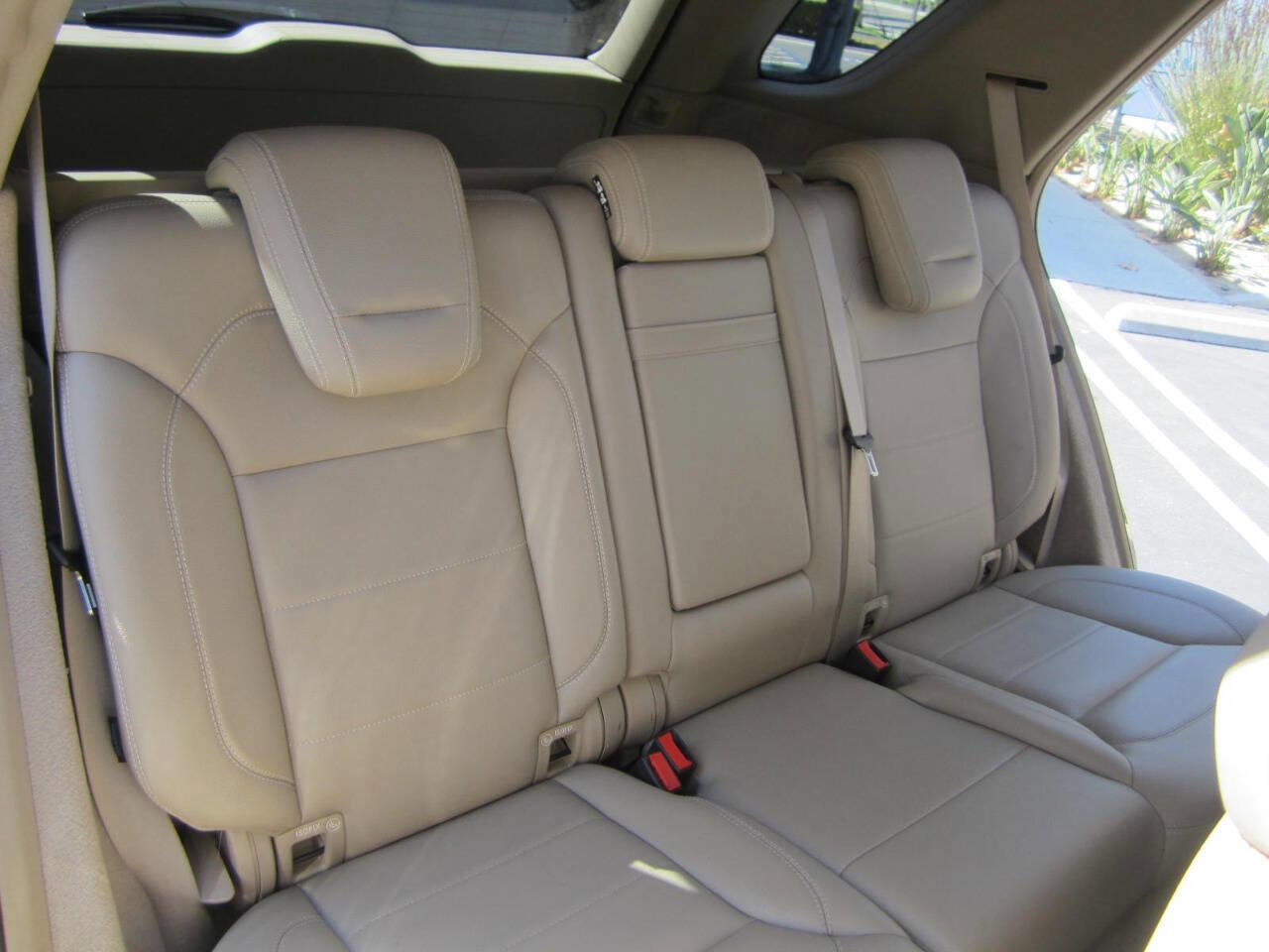 Used 2012 Mercedes-Benz ML 350 ML 350 AWD 4MATIC 4dr SUV image 16