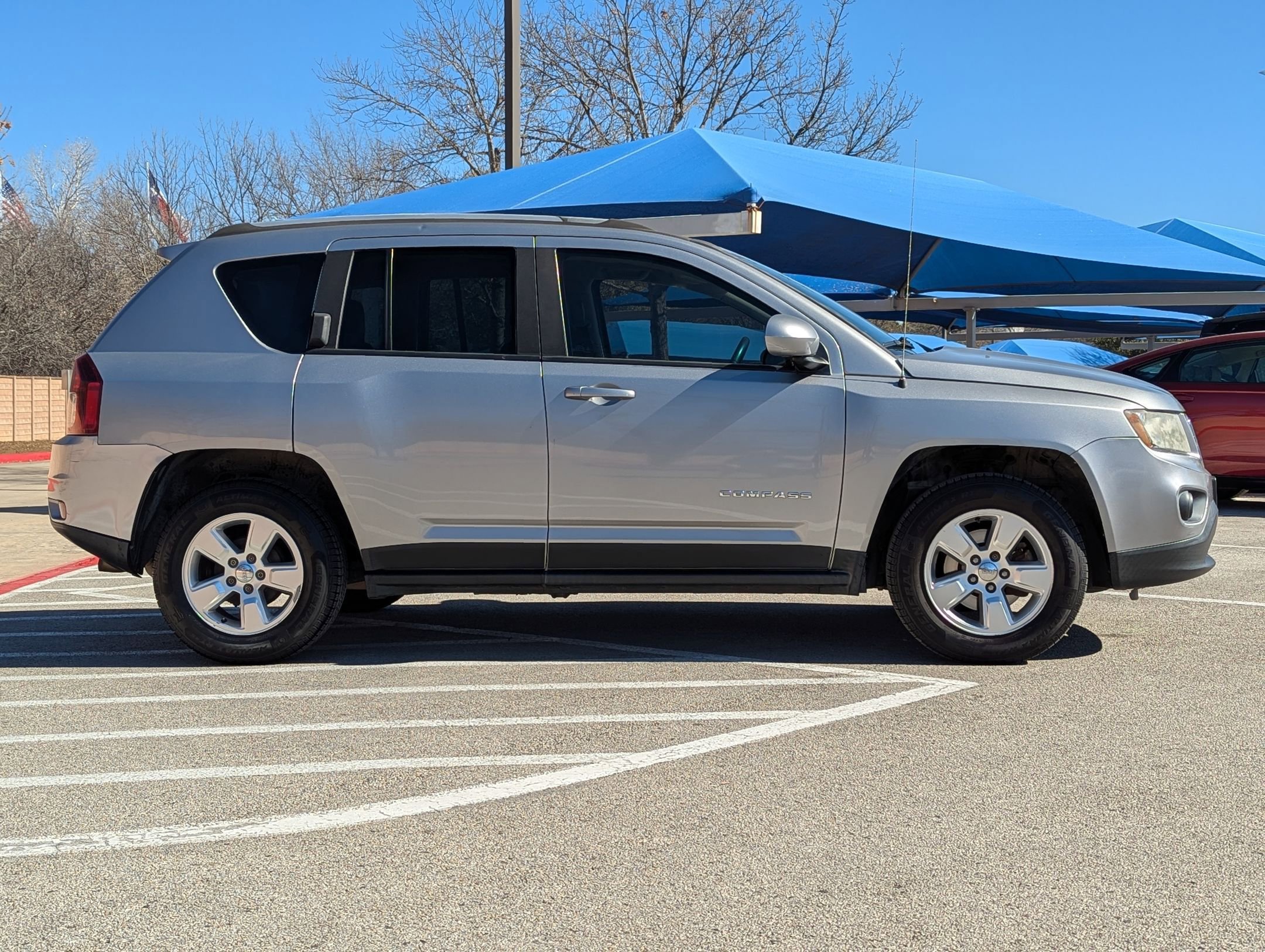 Used 2016 Jeep Compass Latitude image 3