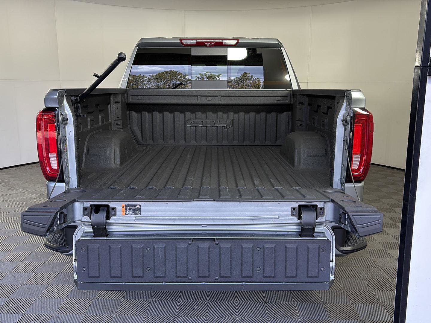 Used 2023 GMC Sierra 1500 AT4 w/ AT4 Premium Package image 9