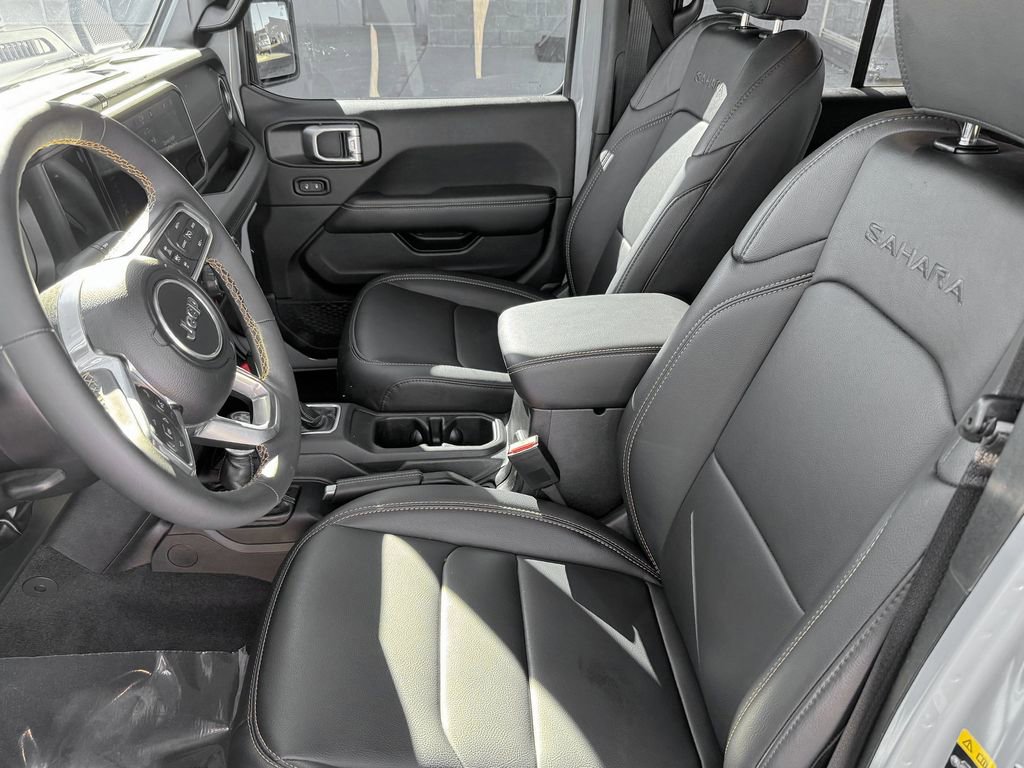 Used 2024 Jeep Wrangler Unlimited Sahara w/ Technology Group image 14