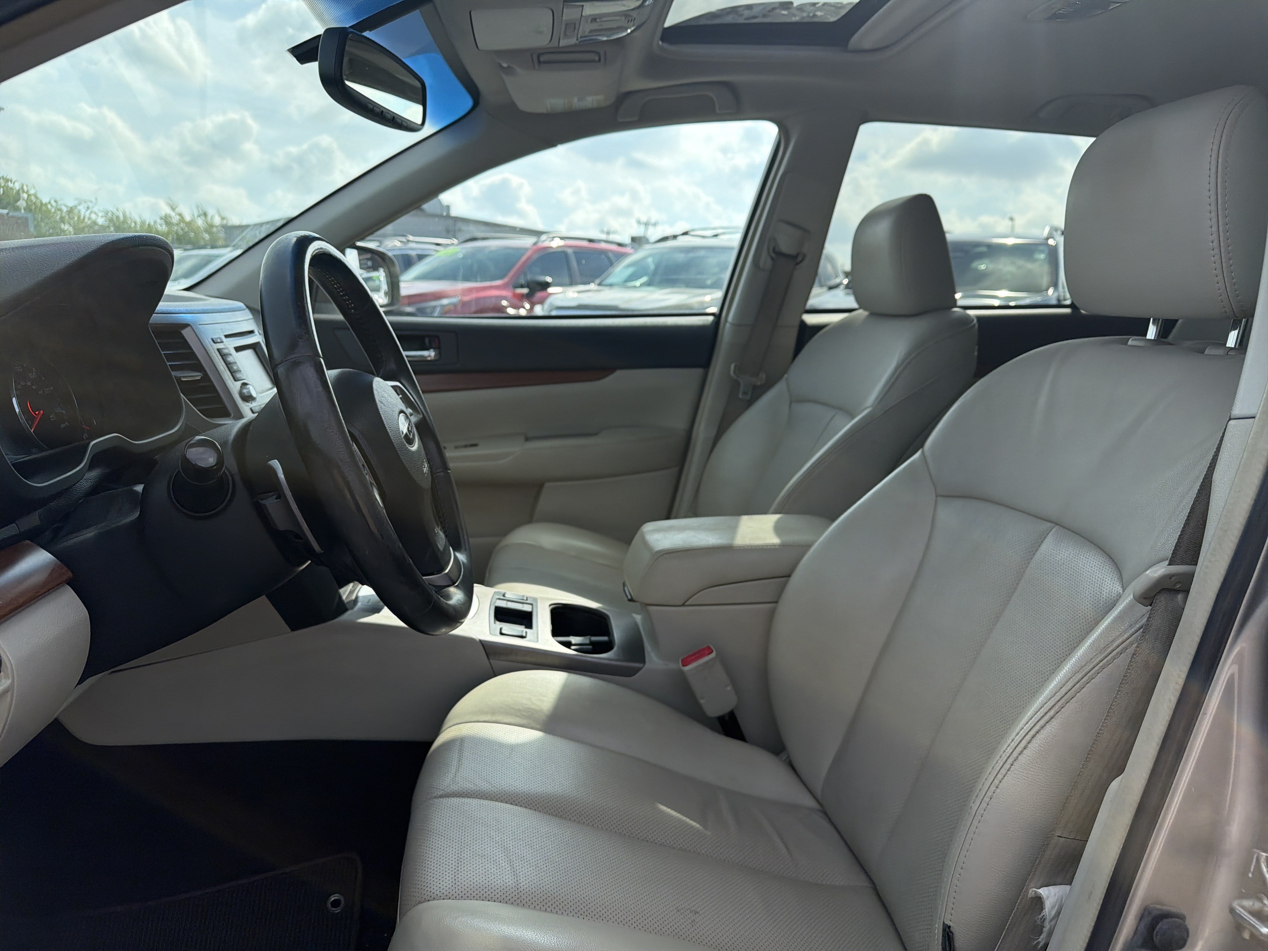 Used 2014 Subaru Outback 2.5i Limited w/ Moonroof Package AWD/4WD image 25