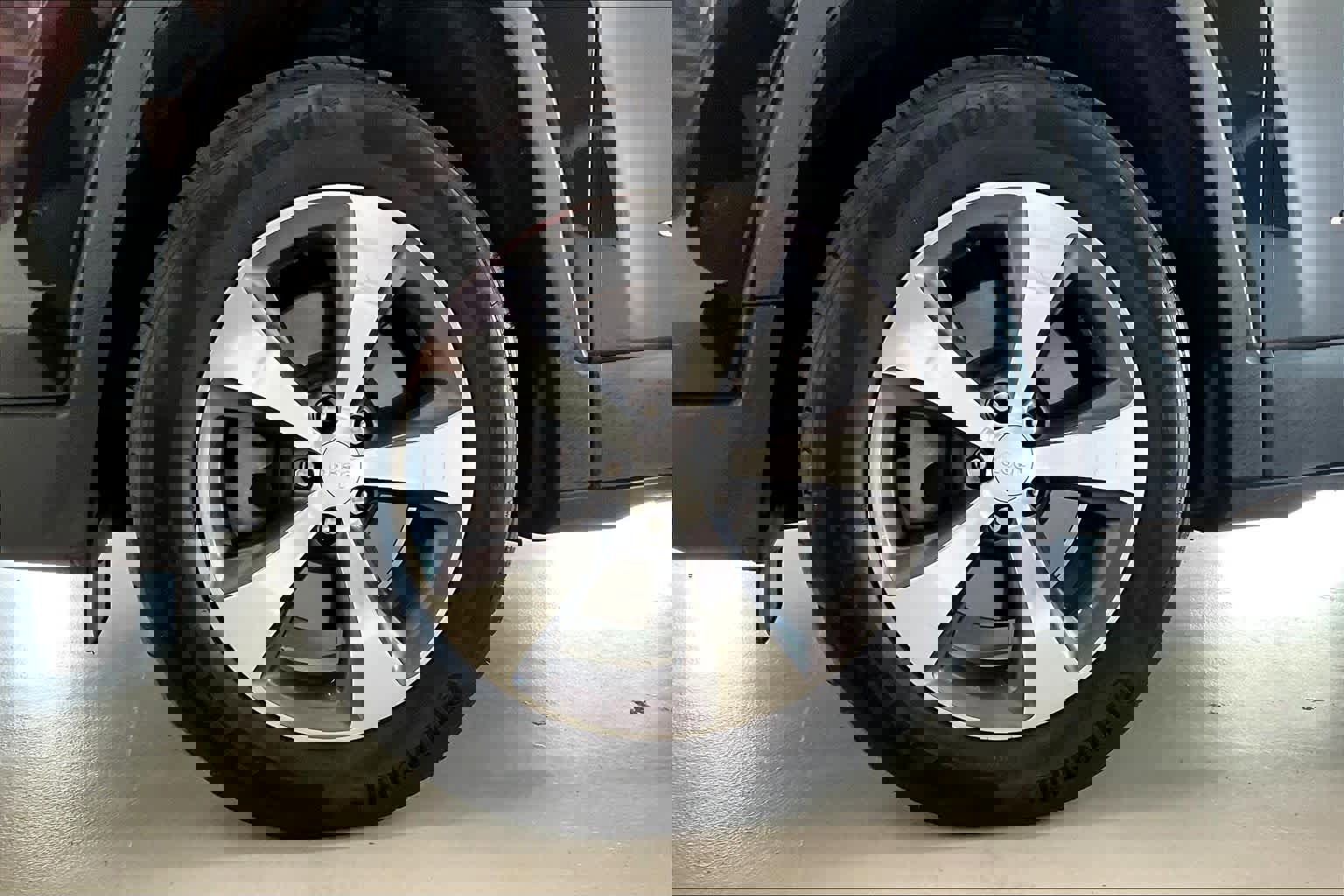 Used 2020 Jeep Cherokee Limited image 8