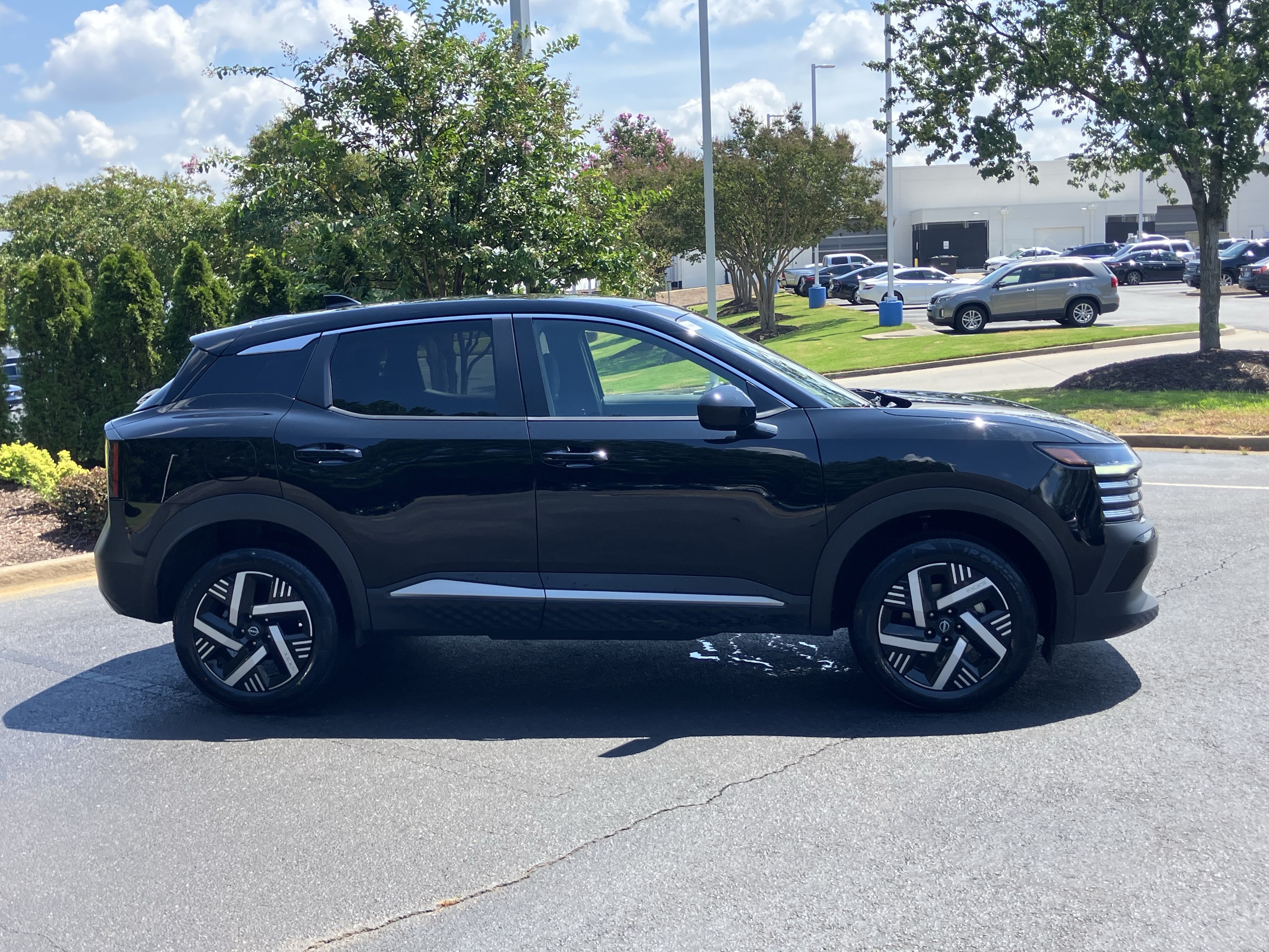 Used 2025 Nissan Kicks SV FWD image 11
