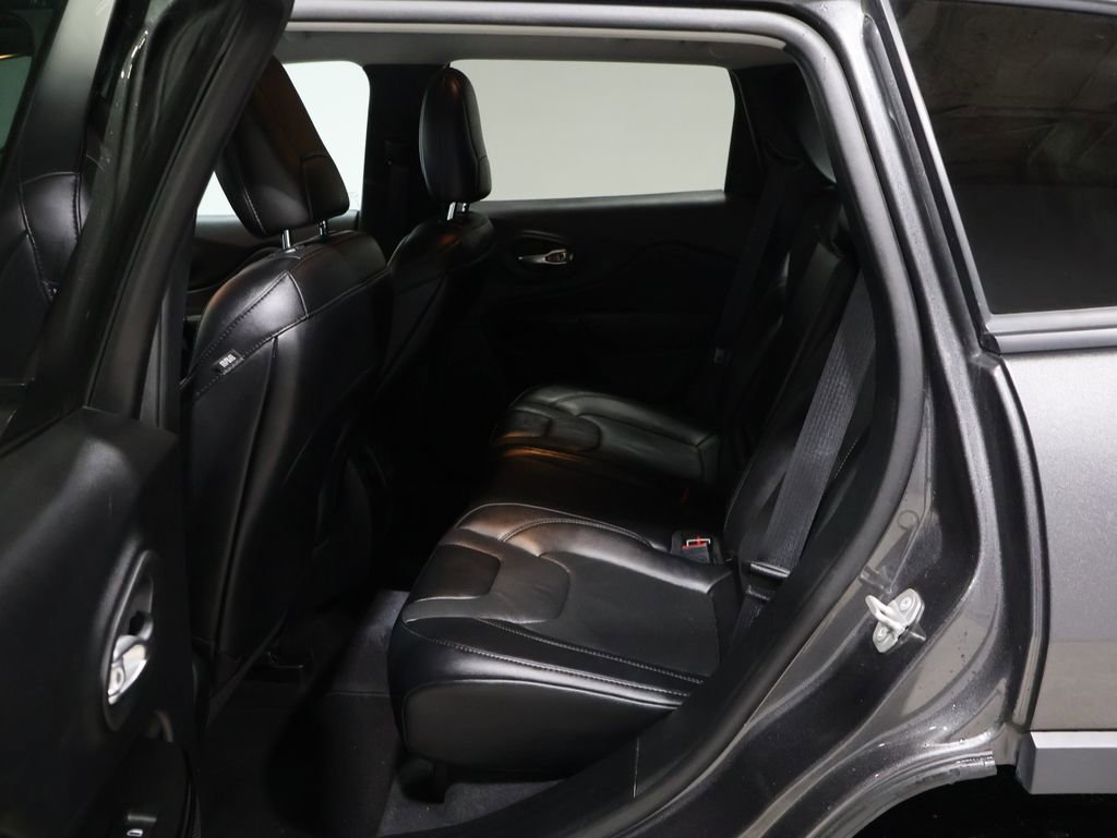 Used 2023 Jeep Cherokee Altitude Lux image 18