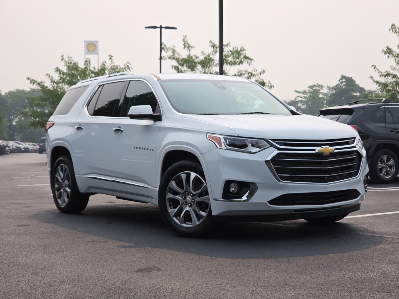 Used 2021 Chevrolet Traverse Premier AWD/4WD image 2