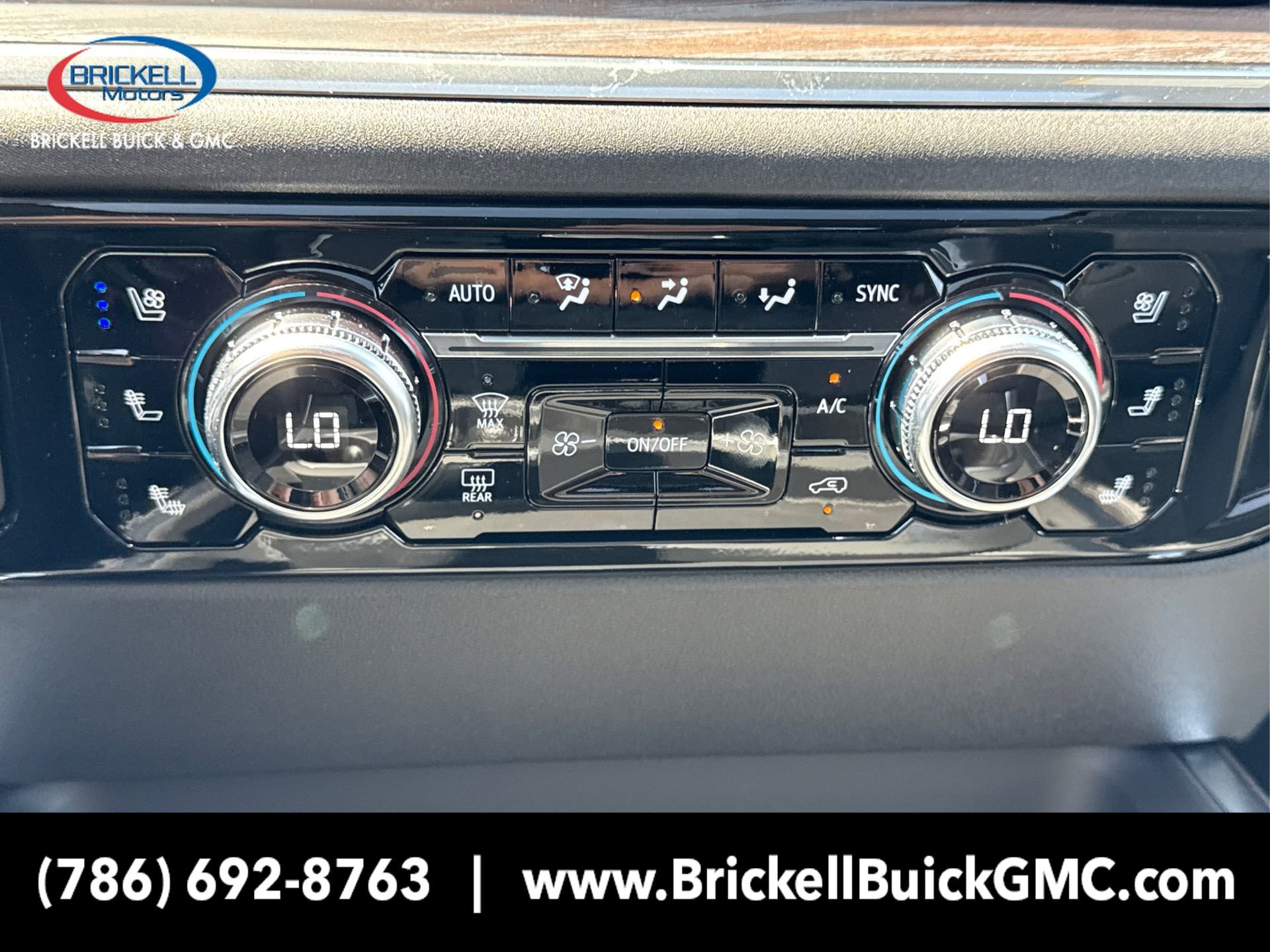 New 2025 GMC Sierra 3500 SLT w/ SLT Convenience Package image 28