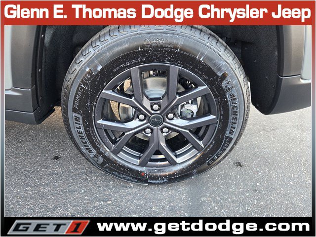 New 2027 Jeep Grand Cherokee Altitude RWD image 7