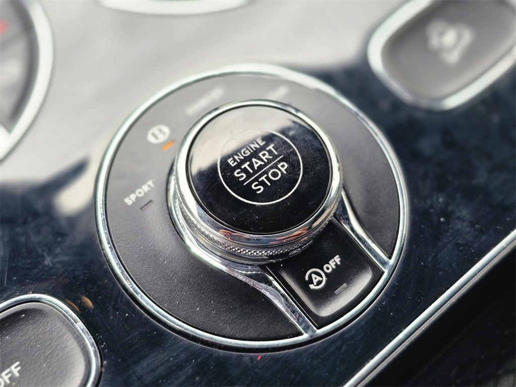 Used 2023 Bentley Bentayga Extended Wheelbase image 41
