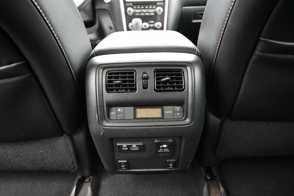 Used 2020 Nissan Pathfinder SL AWD/4WD image 31
