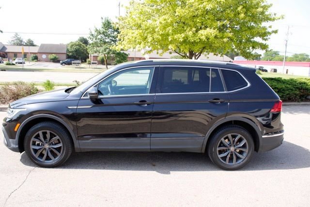 Used 2023 Volkswagen Tiguan SE AWD/4WD image 7