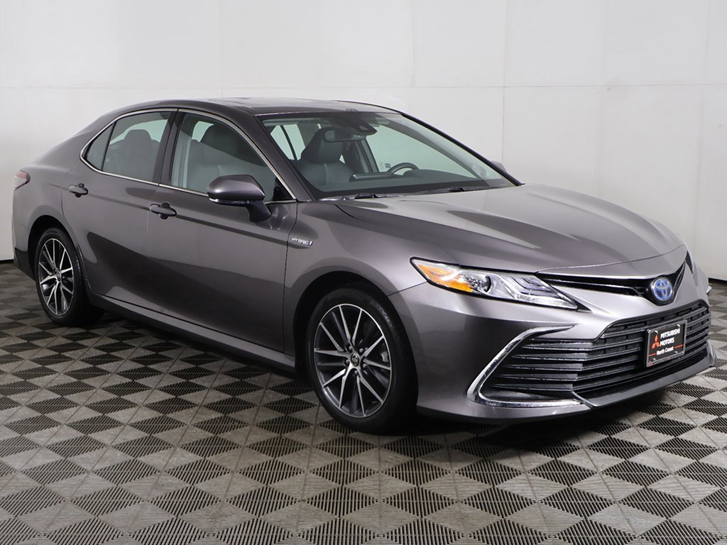 Used 2021 Toyota Camry XLE w/ Navigation Upgrade Package image 55