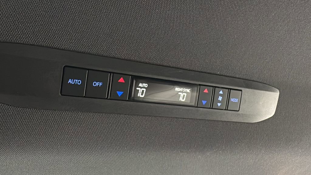 Used 2023 Toyota Sienna XSE image 44