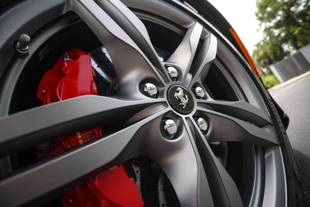 Certified 2019 Ferrari Portofino RWD image 17