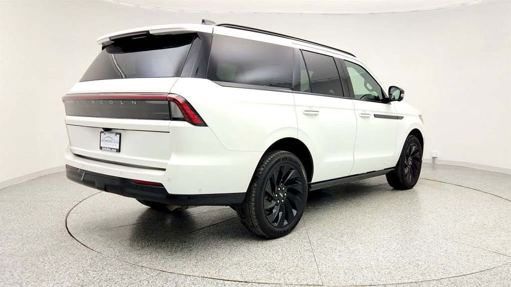 Used 2025 Lincoln Navigator Reserve w/ Jet Appearance Package image 5