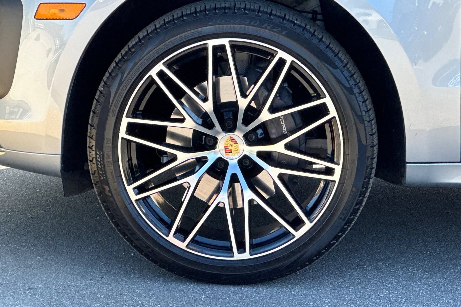 Used 2025 Porsche Macan AWD/4WD image 45