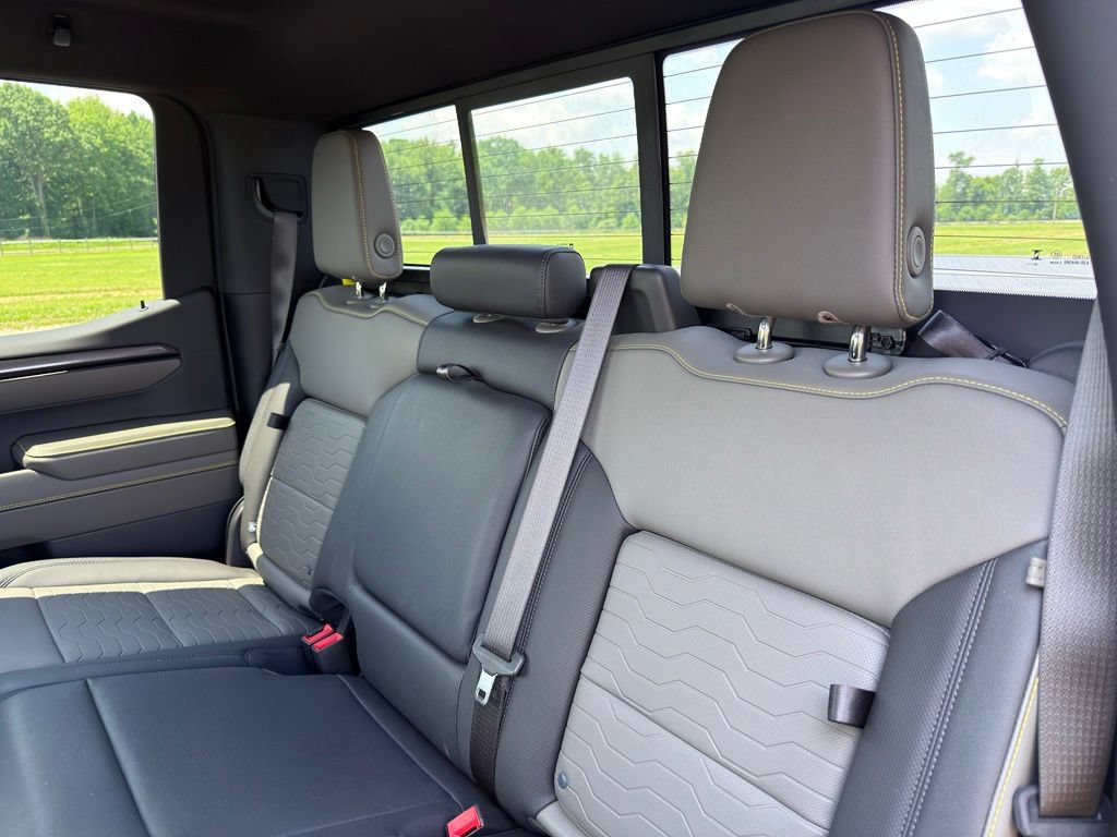 Used 2024 Chevrolet Silverado 1500 ZR2 w/ Technology Package AWD/4WD image 32