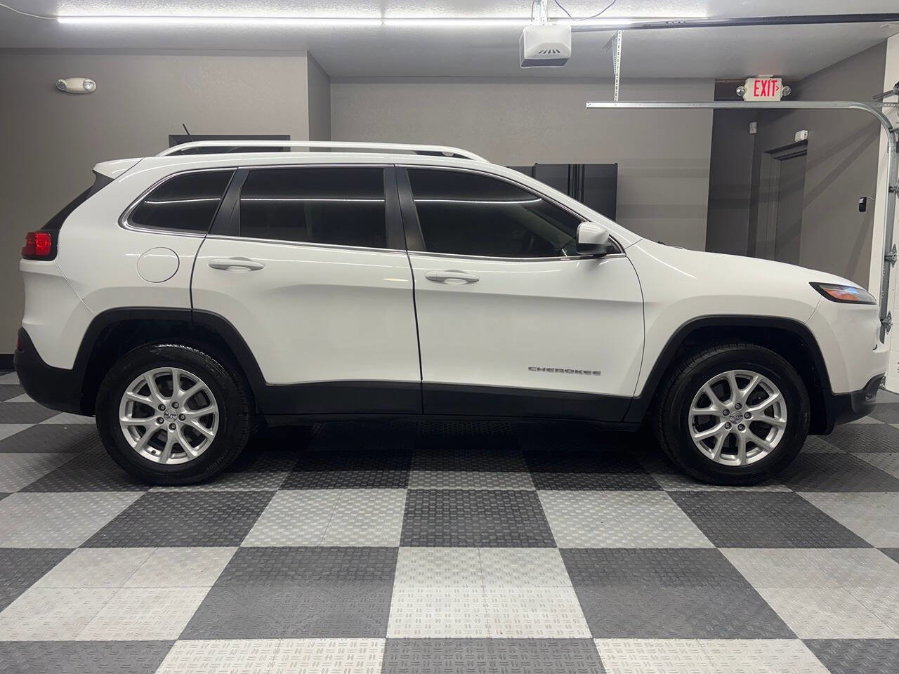 Used 2014 Jeep Cherokee Latitude AWD/4WD image 6