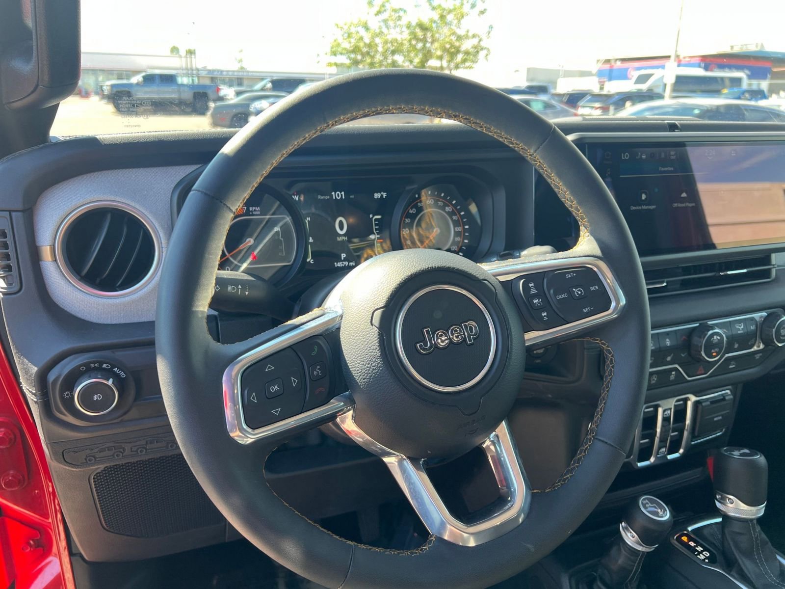 Used 2025 Jeep Wrangler Sahara image 28