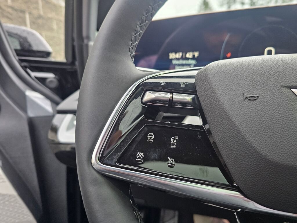 New 2026 Cadillac Optiq Luxury 1 image 33