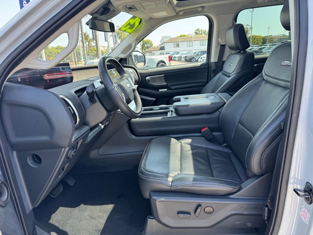 Used 2025 Ford Expedition Platinum AWD/4WD image 22