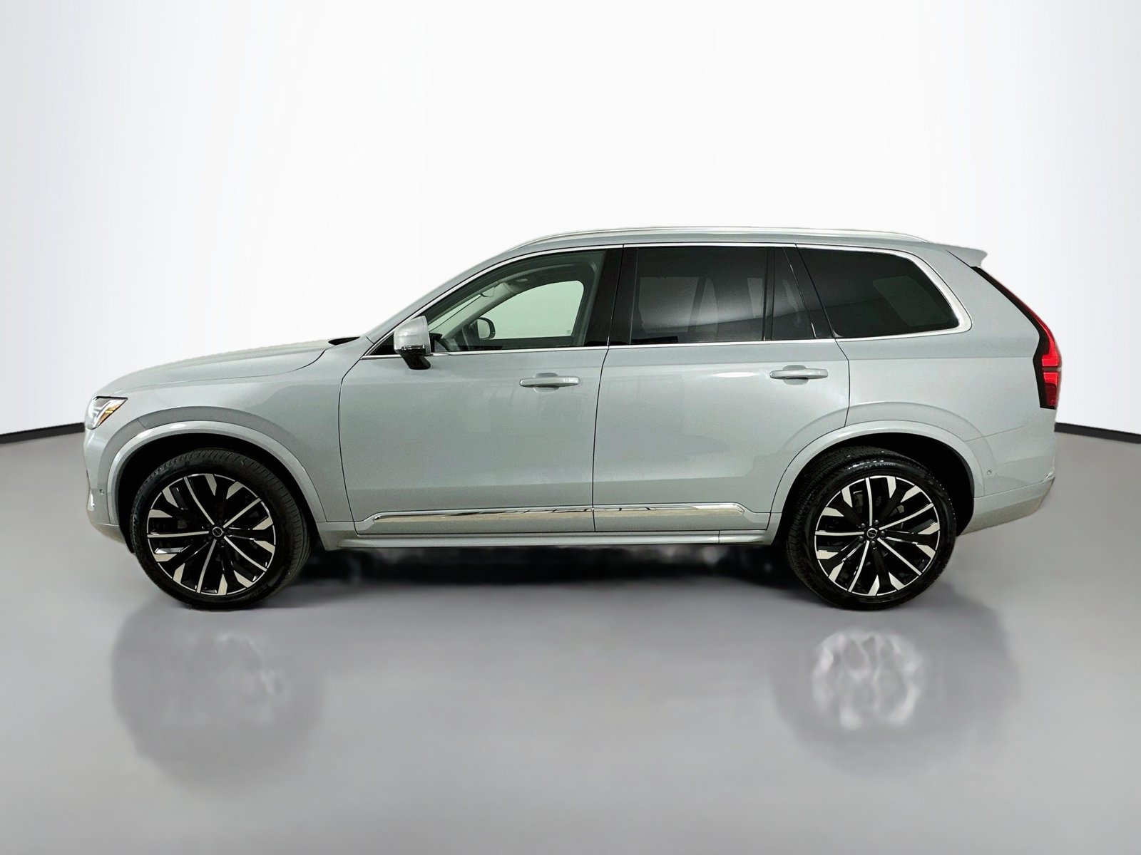Used 2026 Volvo XC90 B6 Ultra w/ Protection Package AWD/4WD image 8