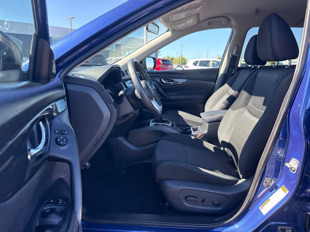 Used 2018 Nissan Rogue SV w/ Premium Package AWD/4WD image 6