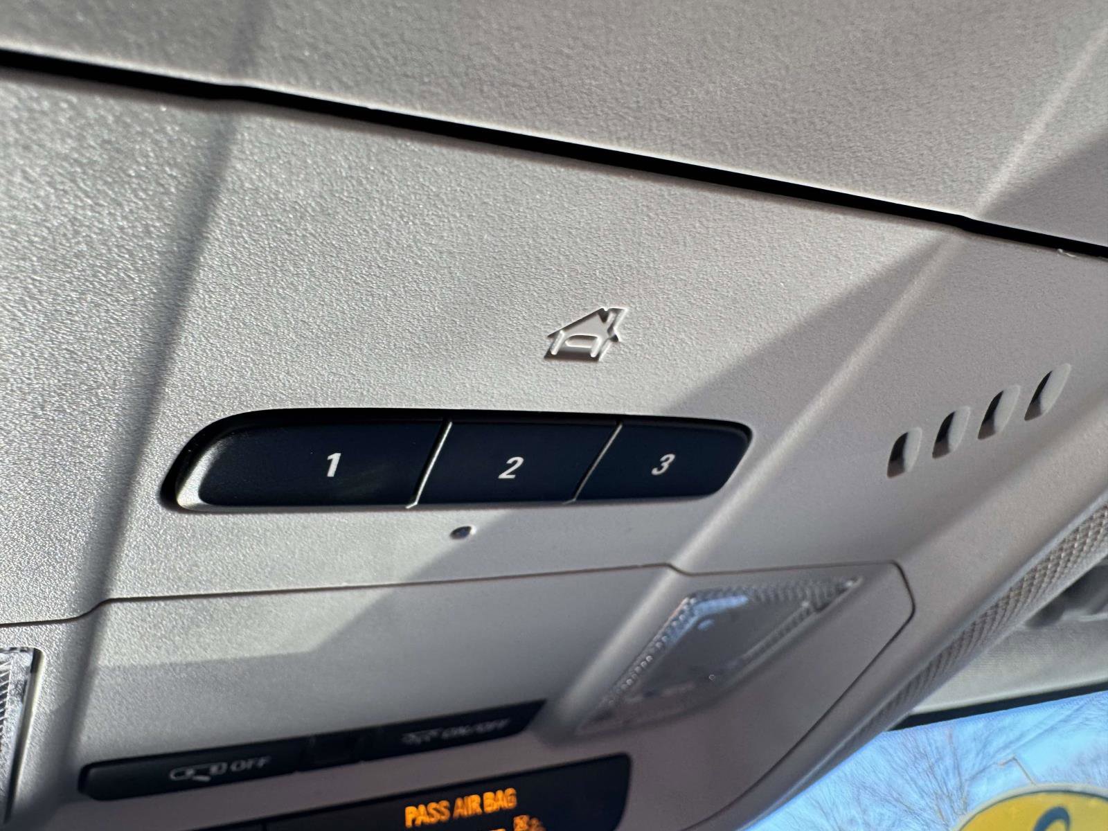 Used 2023 GMC Acadia AT4 image 31