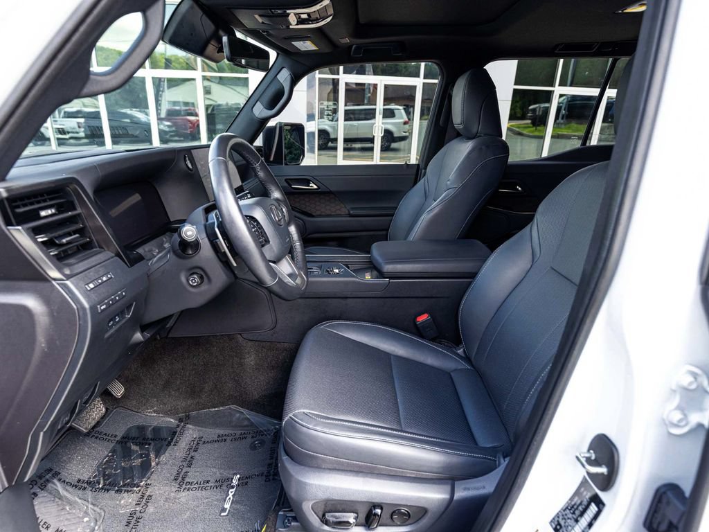 Used 2024 Lexus GX 550 w/ Accessory Package (31) AWD/4WD image 25