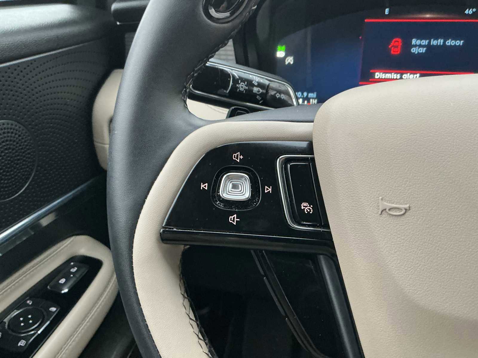 Used 2025 Lincoln Corsair AWD image 10