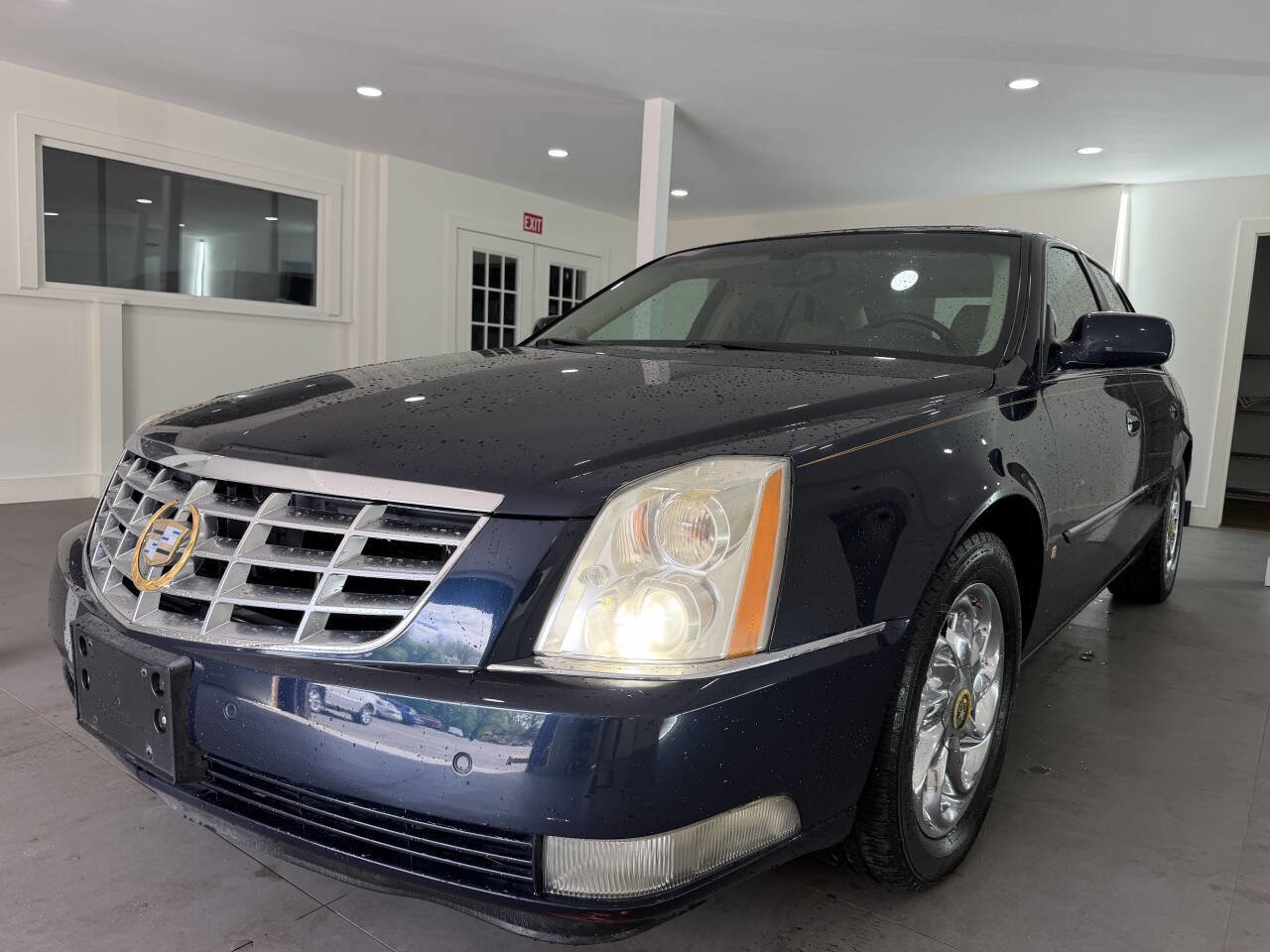 Used 2007 Cadillac DTS Luxury I w/ Trunk Convenience Package FWD image 1