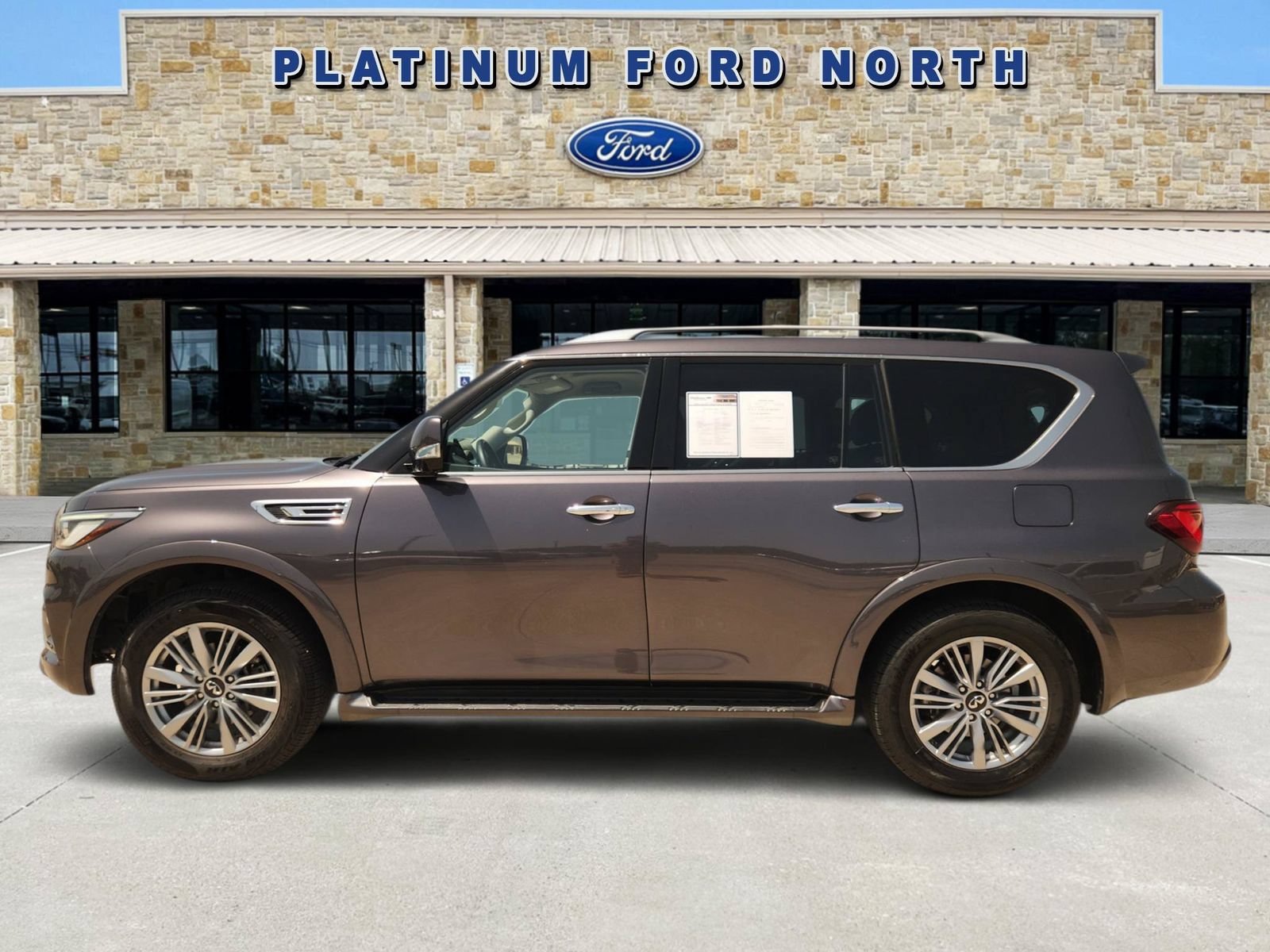 Used 2024 INFINITI QX80 Luxe AWD/4WD image 3