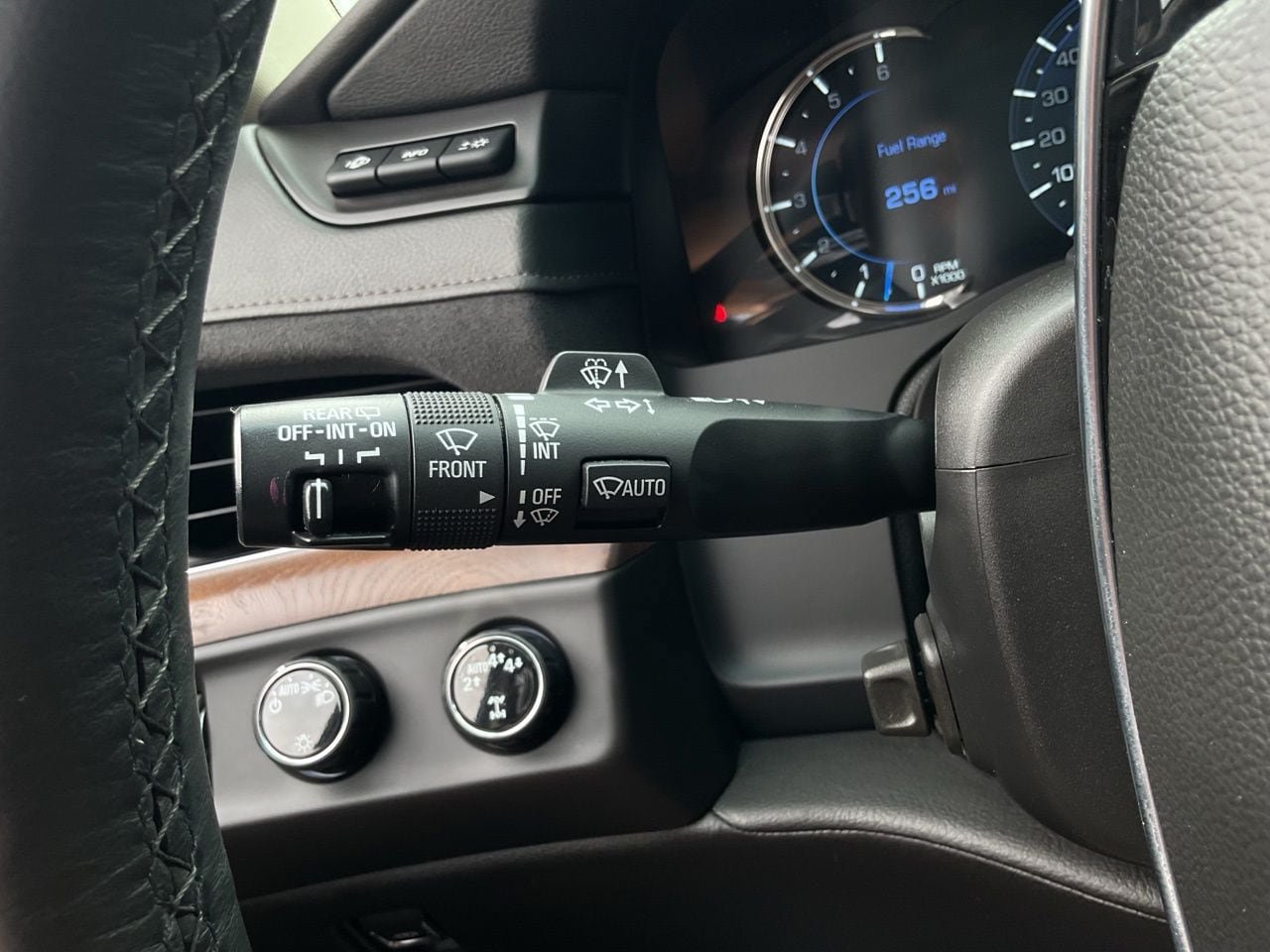 Used 2017 Cadillac Escalade Premium Luxury AWD/4WD image 35