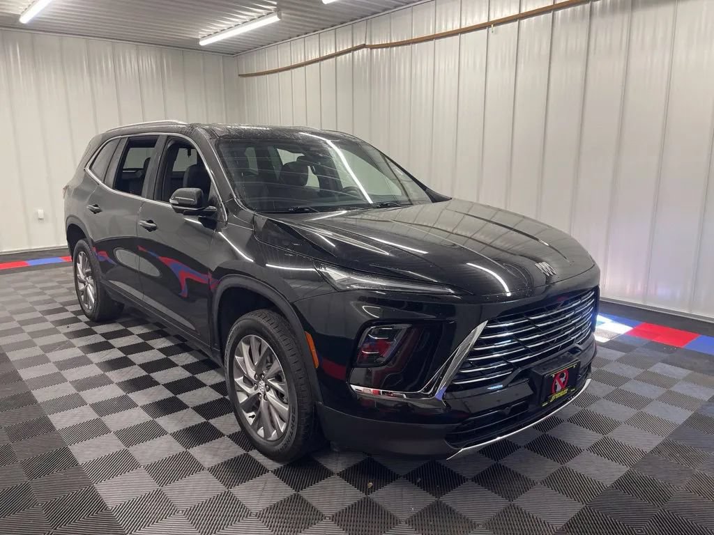 Used 2025 Buick Enclave Preferred AWD/4WD image 3