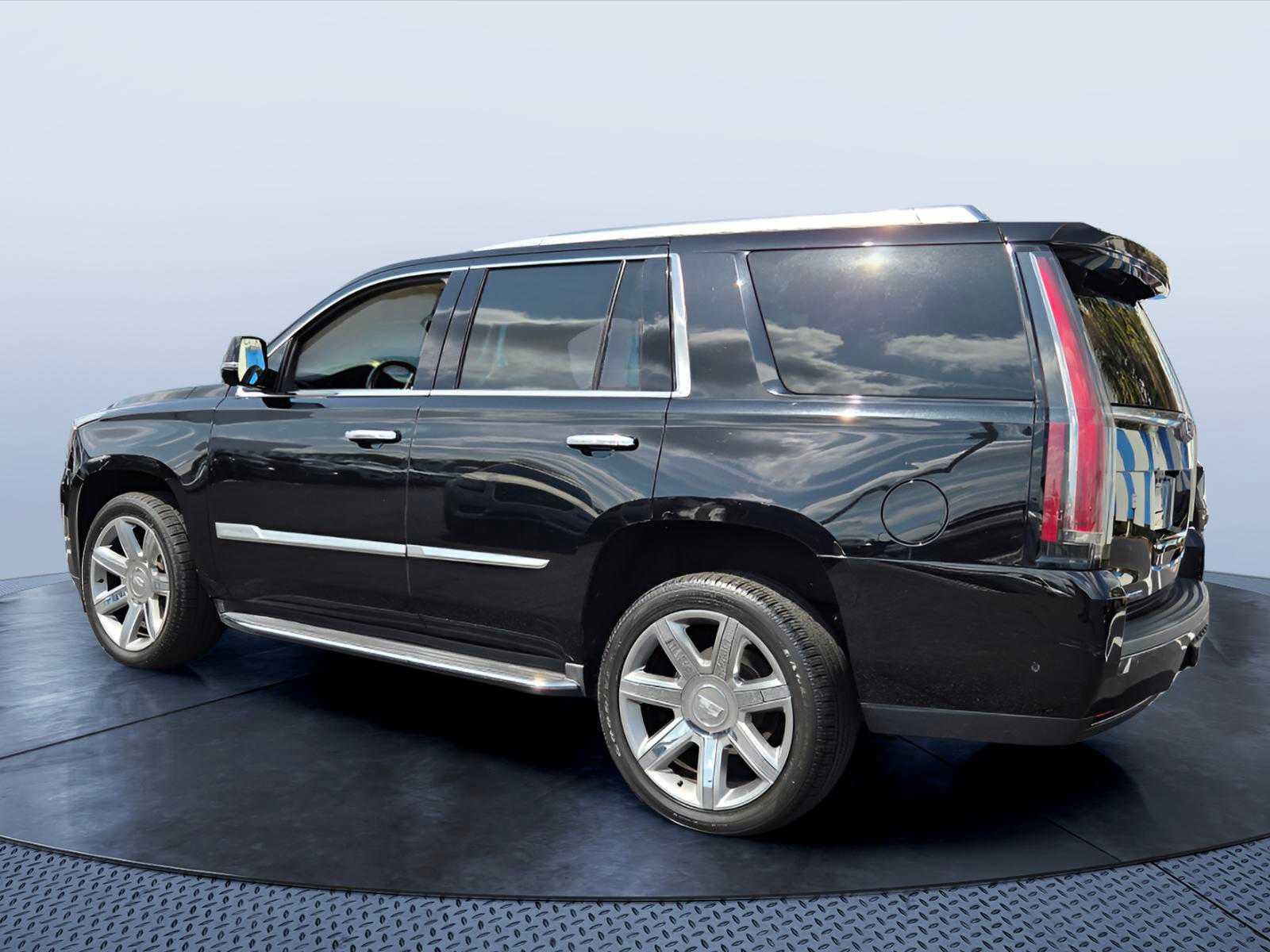 Used 2020 Cadillac Escalade Luxury AWD/4WD image 4