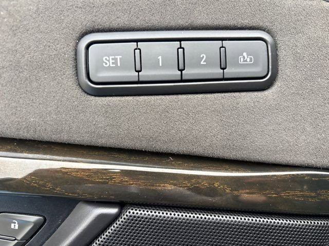 Used 2018 Cadillac Escalade ESV Platinum AWD/4WD image 17