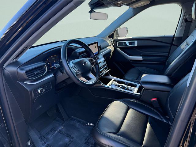Used 2022 Ford Explorer XLT w/ Equipment Group 202A AWD/4WD image 4
