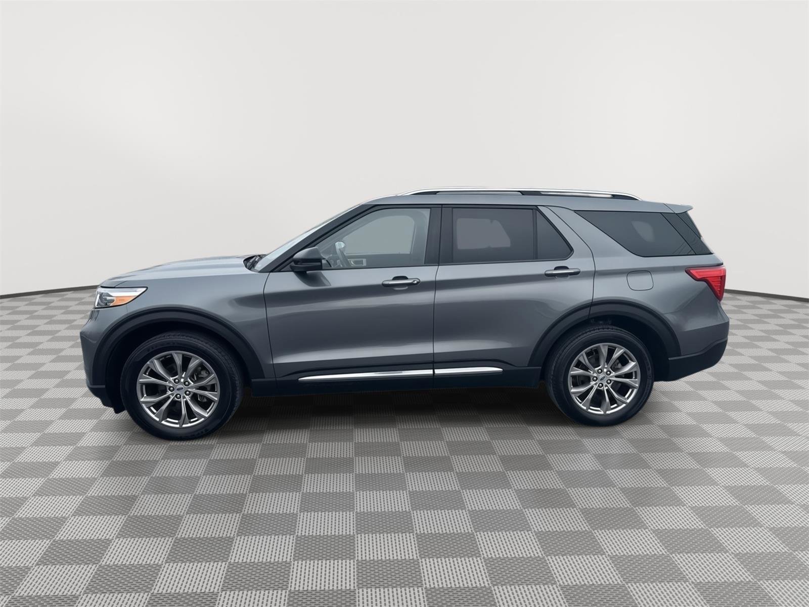 Used 2022 Ford Explorer Limited w/ Equipment Group 301A image 2