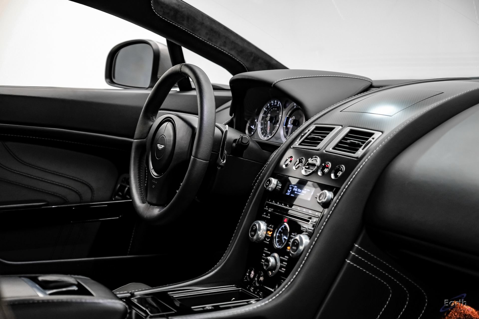 Used 2014 Aston Martin V8 Vantage S RWD image 46